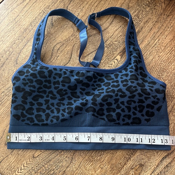 Fabletics women’s size large sports bra blue with leopard print light padding - Picture 4 of 5